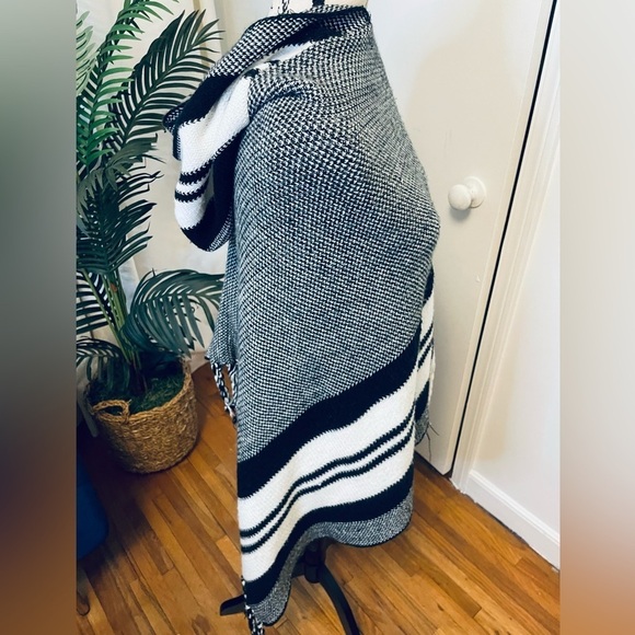 Black Monochrome Striped Hooded Poncho - Picture 9 of 12